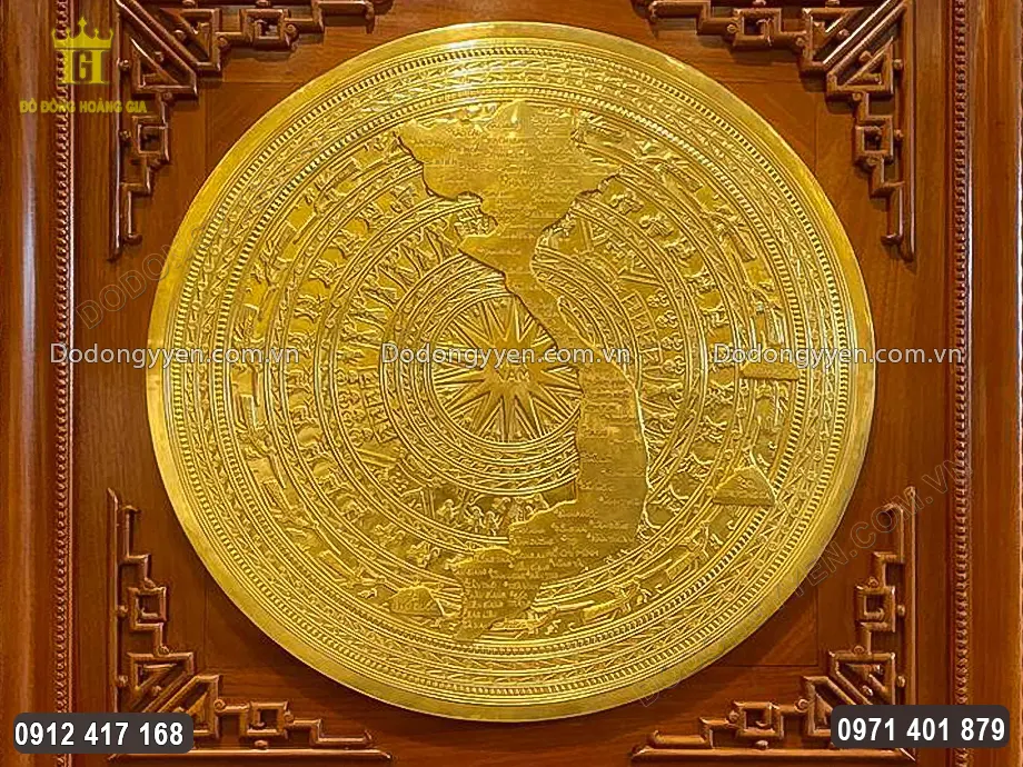 Từng họa tiết hoa văn được chạm khắc sắc n&eacute;t